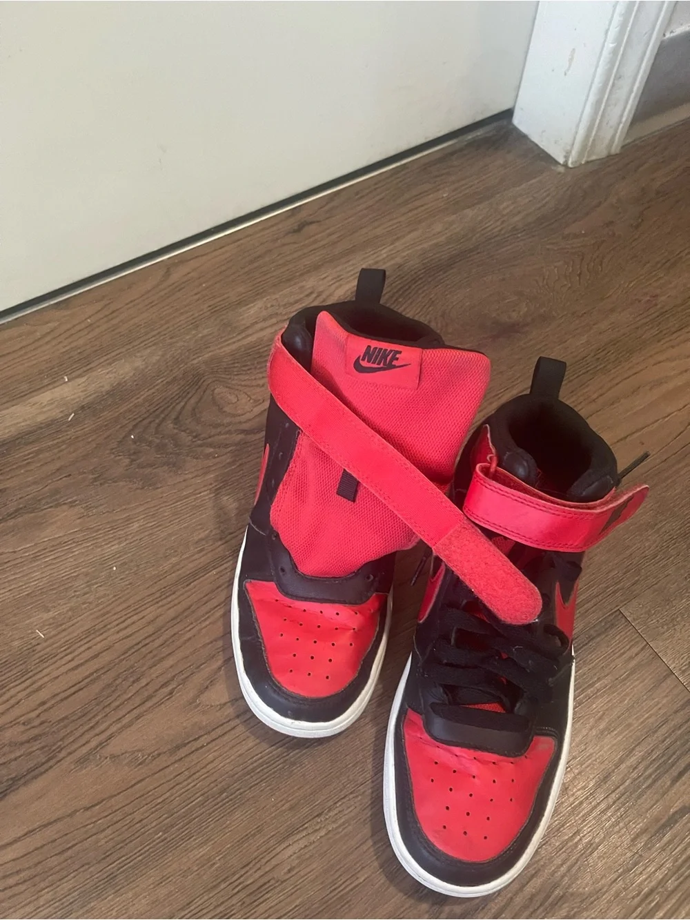 Nike Kids High-Top Sneakers in Red and Black - Picture 4 of 4